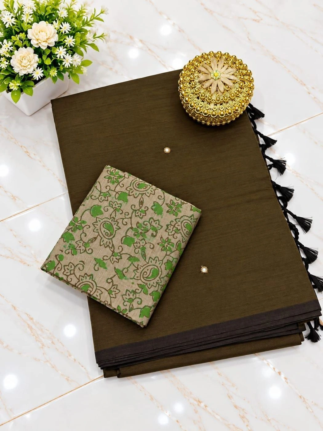 NEW LAUNCH😍

🧶 *southcottonmix plain saree with mirror  work  saree 14