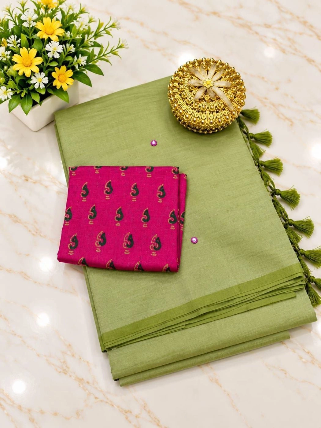 NEW LAUNCH😍

🧶 *southcottonmix plain saree with mirror  work  saree 16