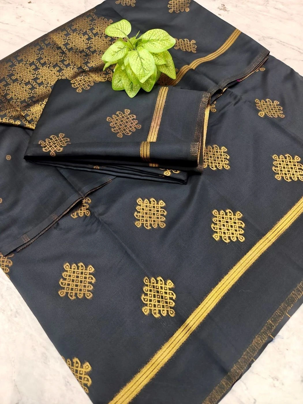 Soft Silk Kolam design Sarees Wirthblouse 1