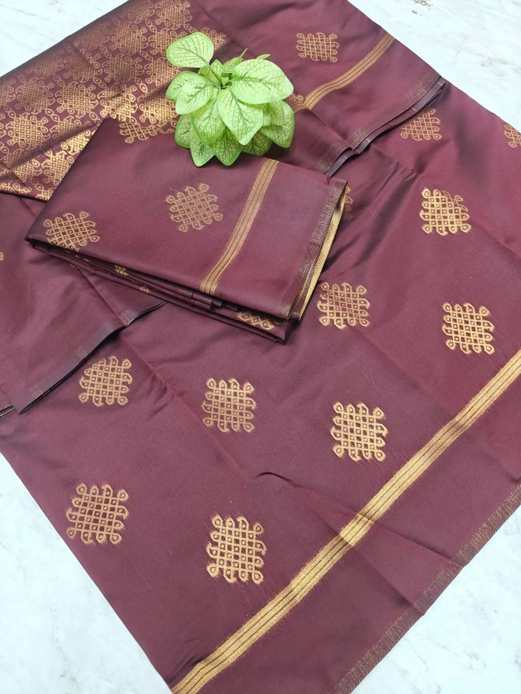Soft Silk Kolam design Sarees Wirthblouse 3
