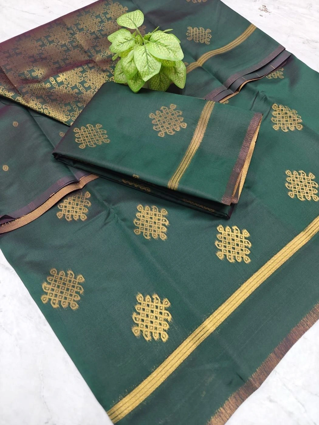 Soft Silk Kolam design Sarees Wirthblouse 6