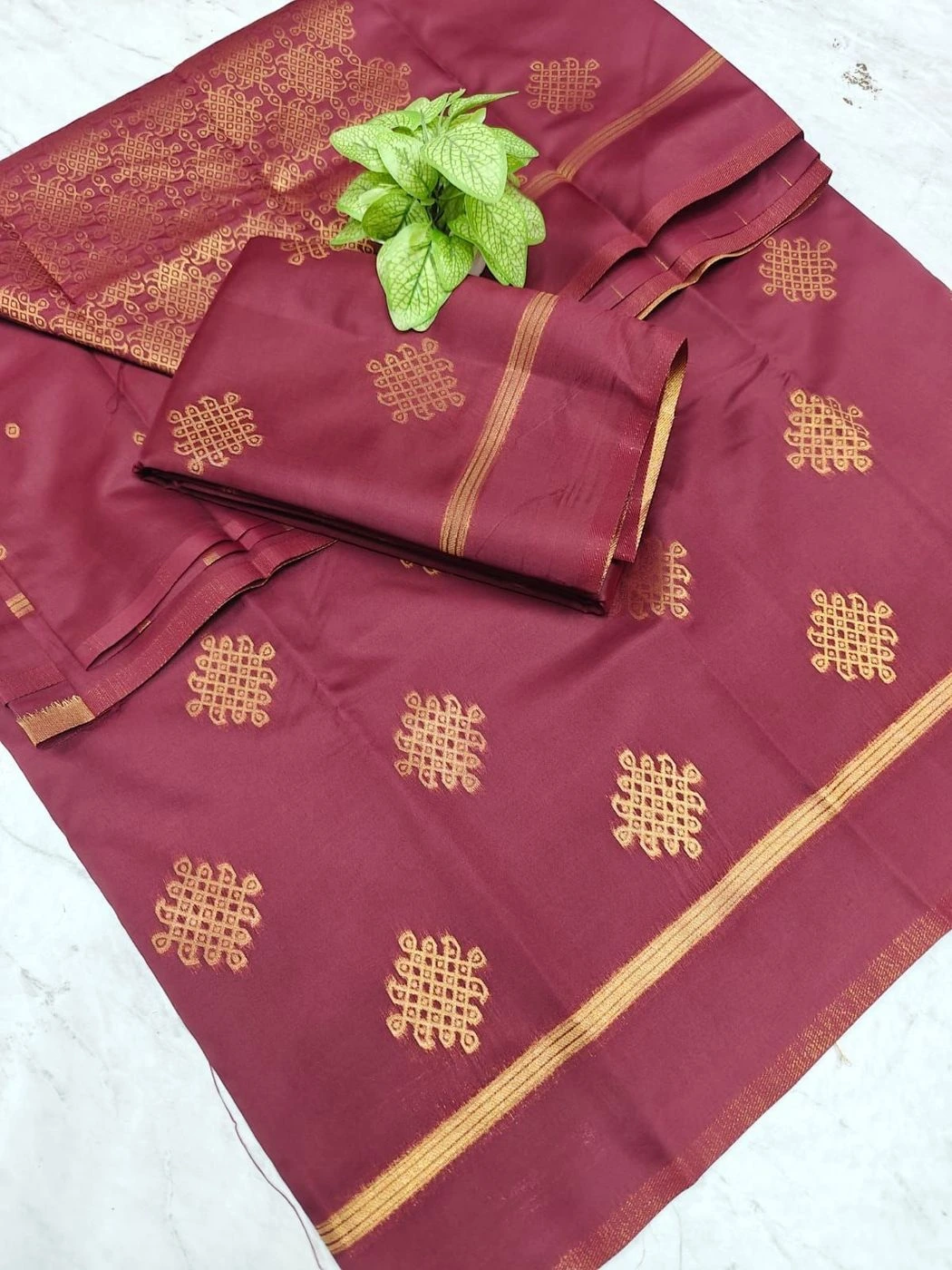 Soft Silk Kolam design Sarees Wirthblouse 8