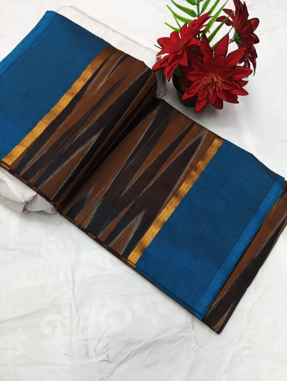 Pochampalli Cotton Sarees
With Blouse 1