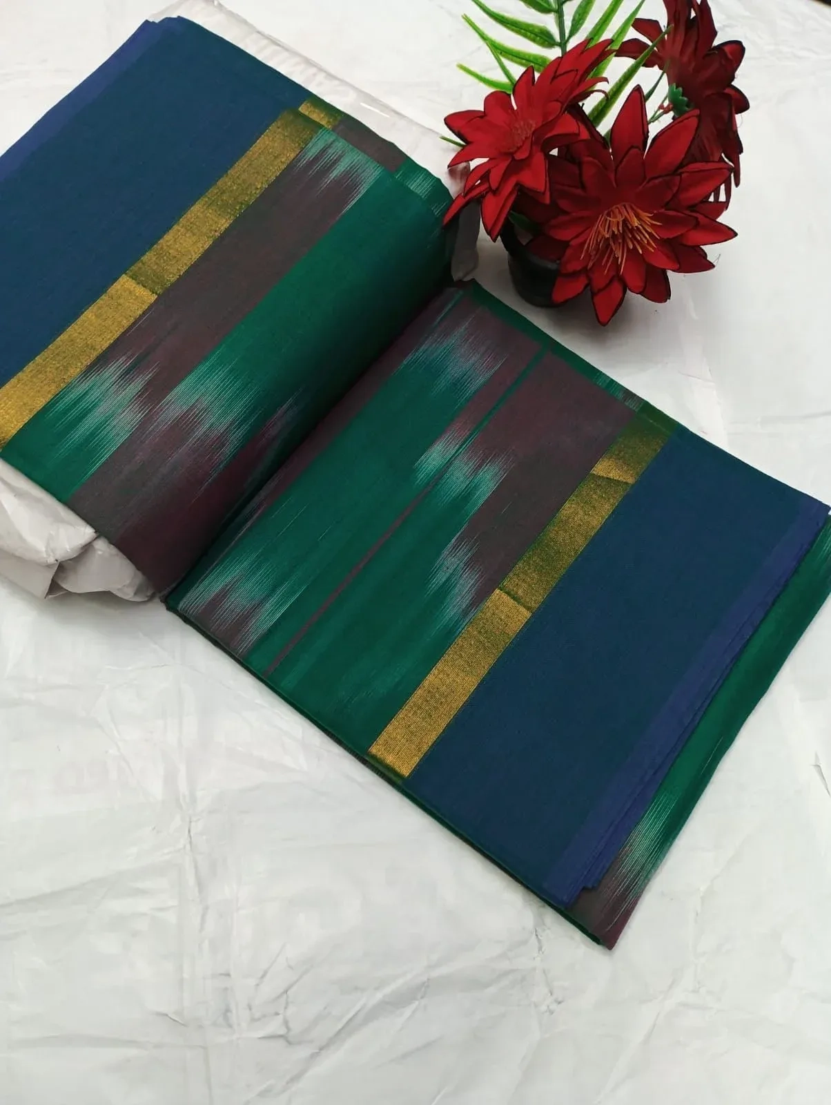 Pochampalli Cotton Sarees
With Blouse 4