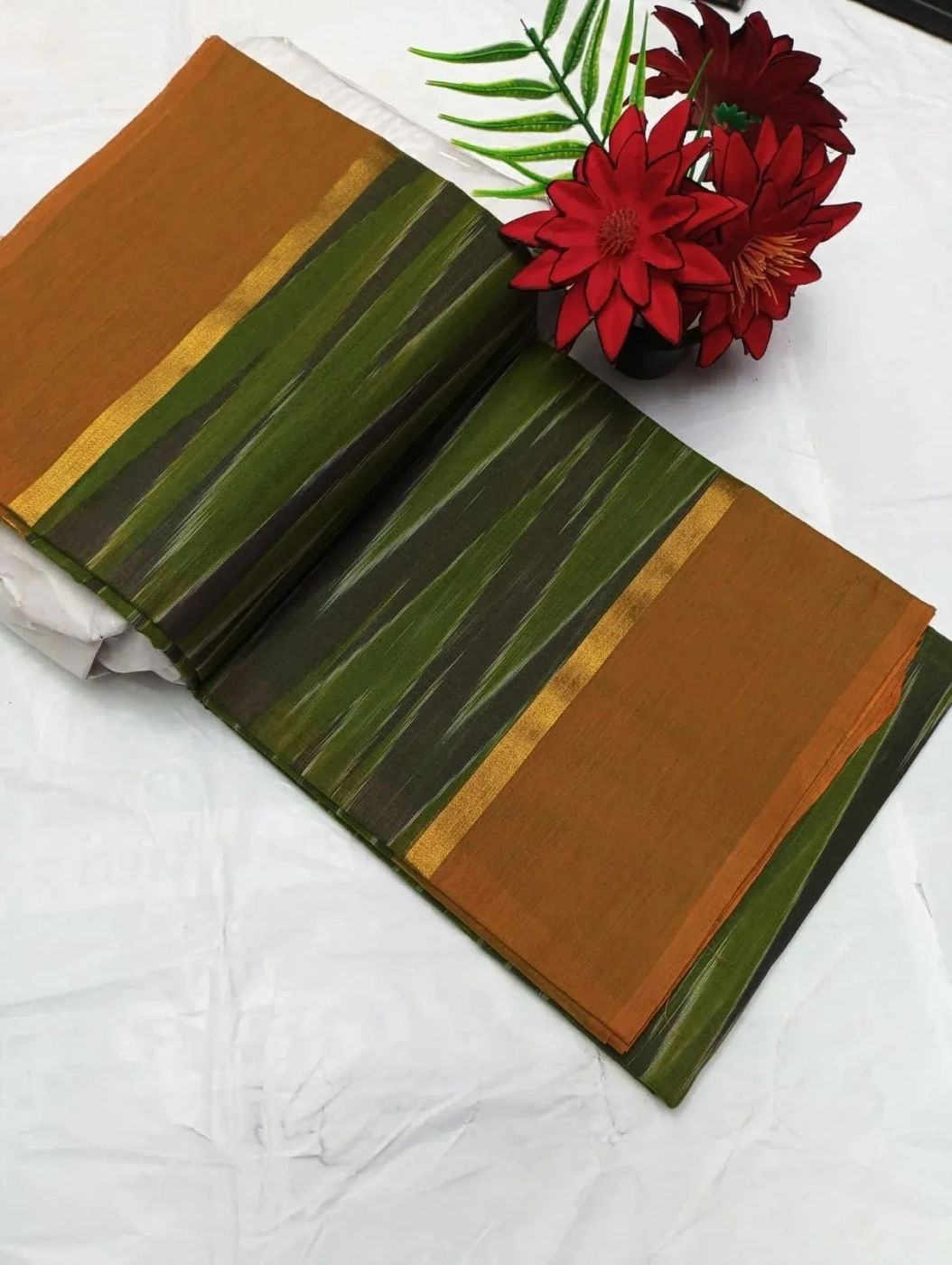 Pochampalli Cotton Sarees
With Blouse 8