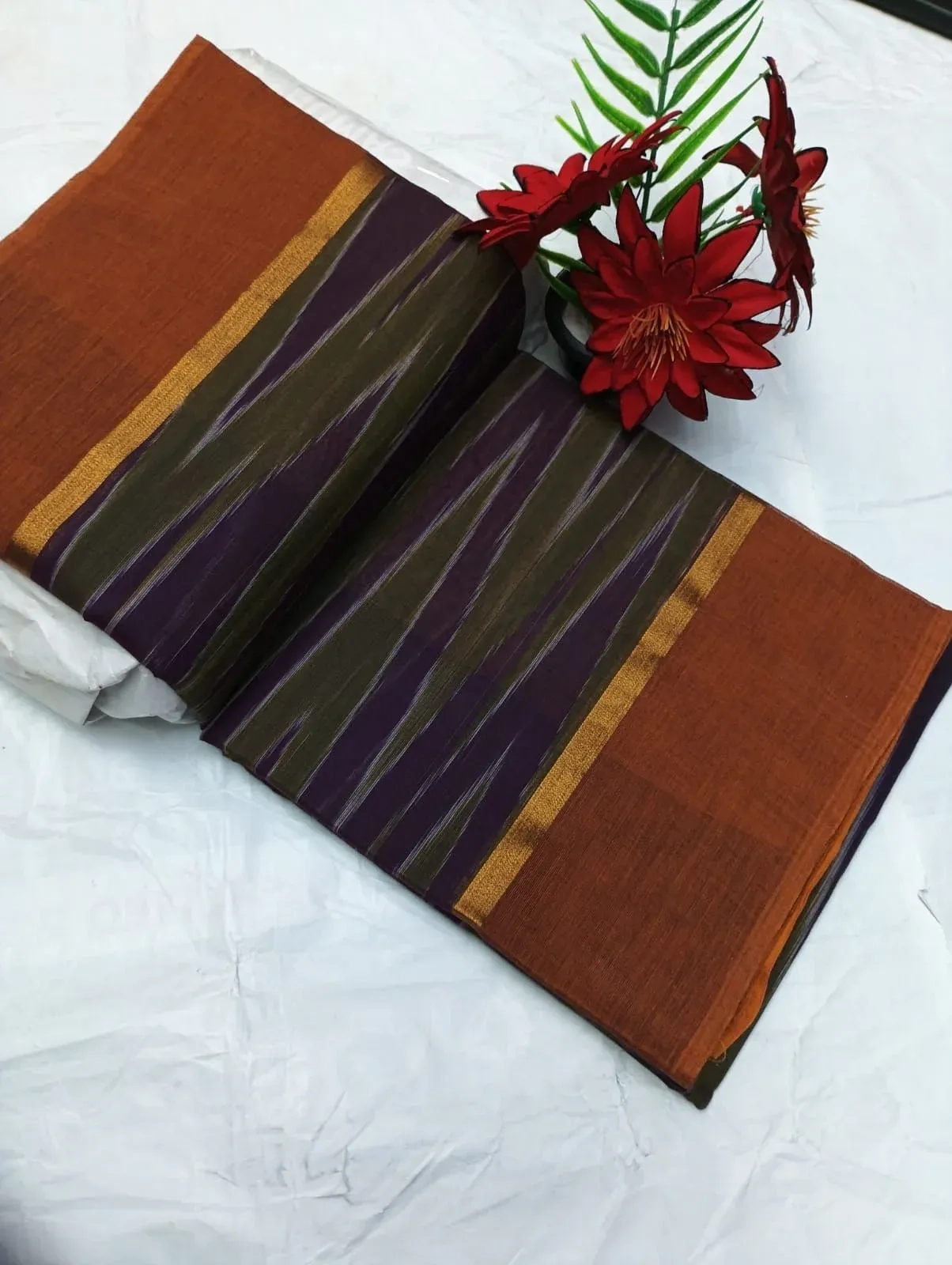Pochampalli Cotton Sarees
With Blouse 9