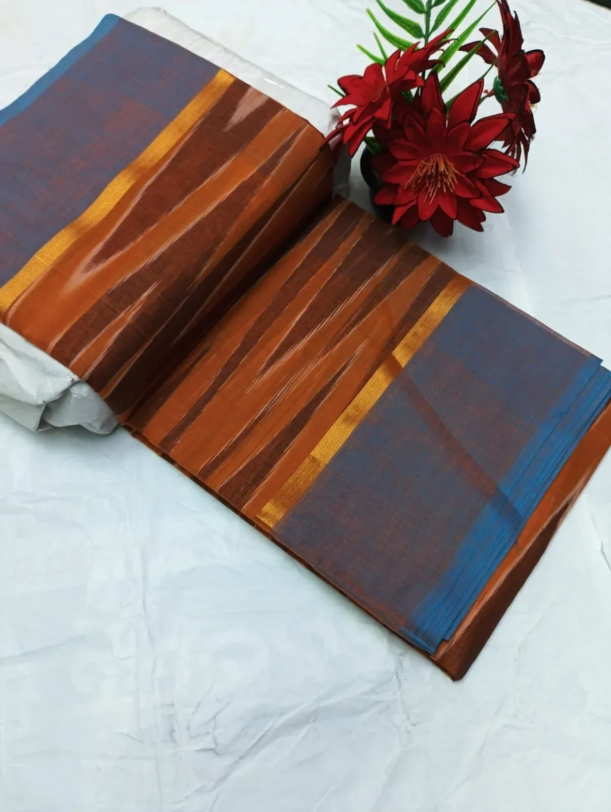 Pochampalli Cotton Sarees
With Blouse 20