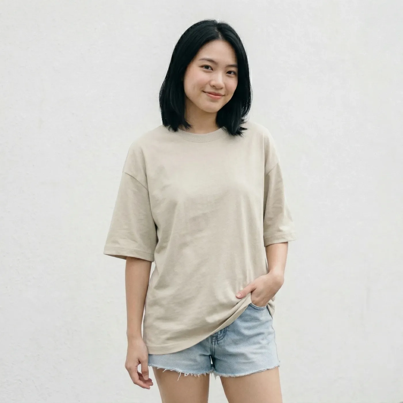 'Emotionally I'm Still In 2016' Oversized T-shirt 3